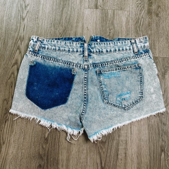 Forever21 Distressed Light Wash High Waisted Shorts - Picture 7 of 8